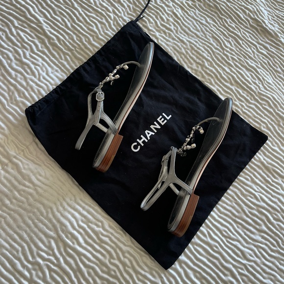 Authentic Chanel Pearl embellished sandals - Picture 6 of 17